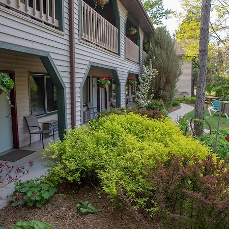 Coachlite Inn シスター・ベイ エクステリア 写真