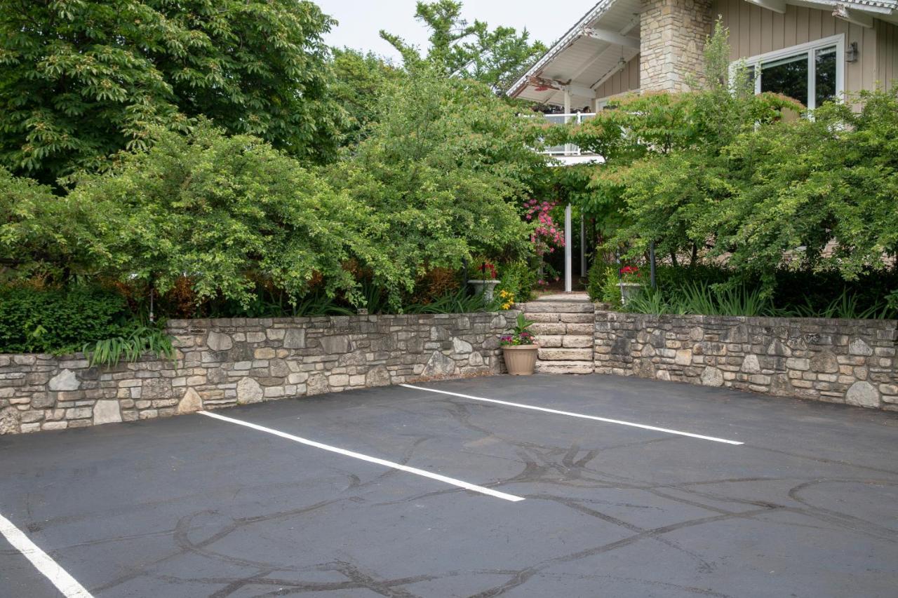 Coachlite Inn シスター・ベイ エクステリア 写真